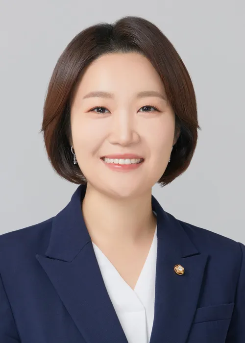 Lee So-young