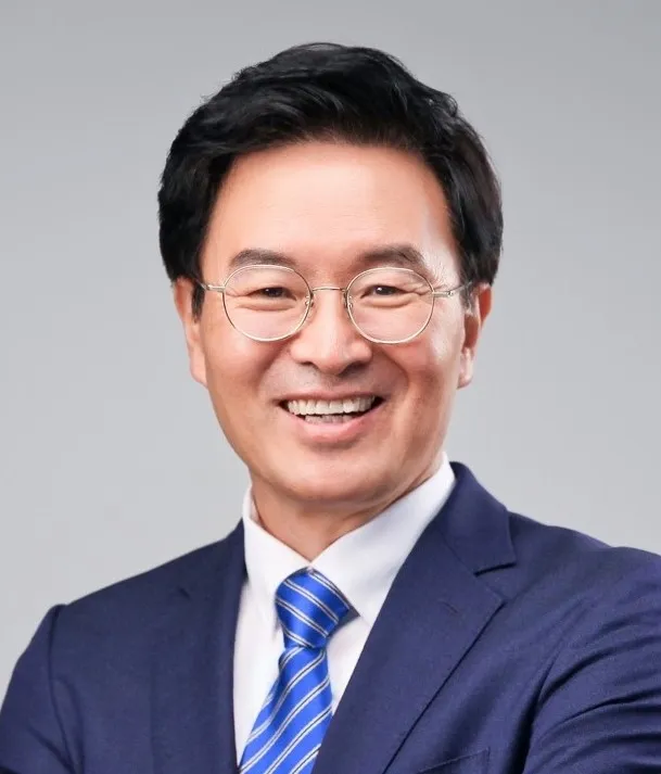 정진욱