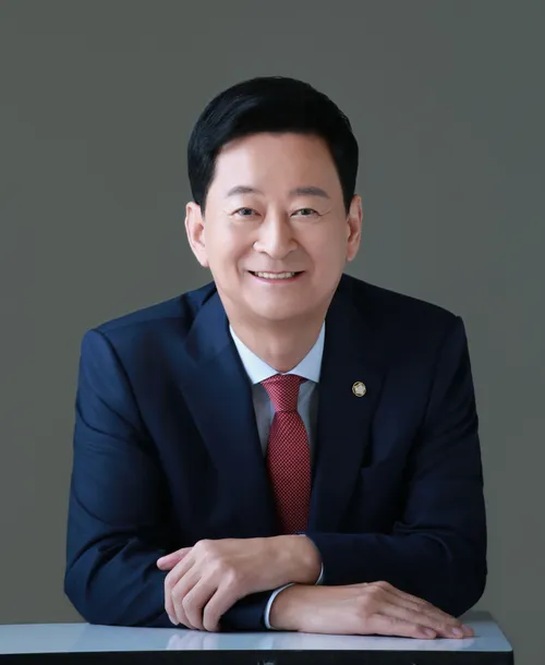 최은석